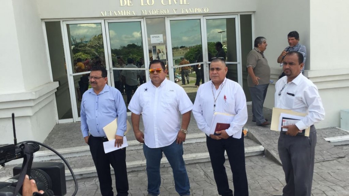 Abogados se manifiestan en contra del maltrato de una juez en juzgado