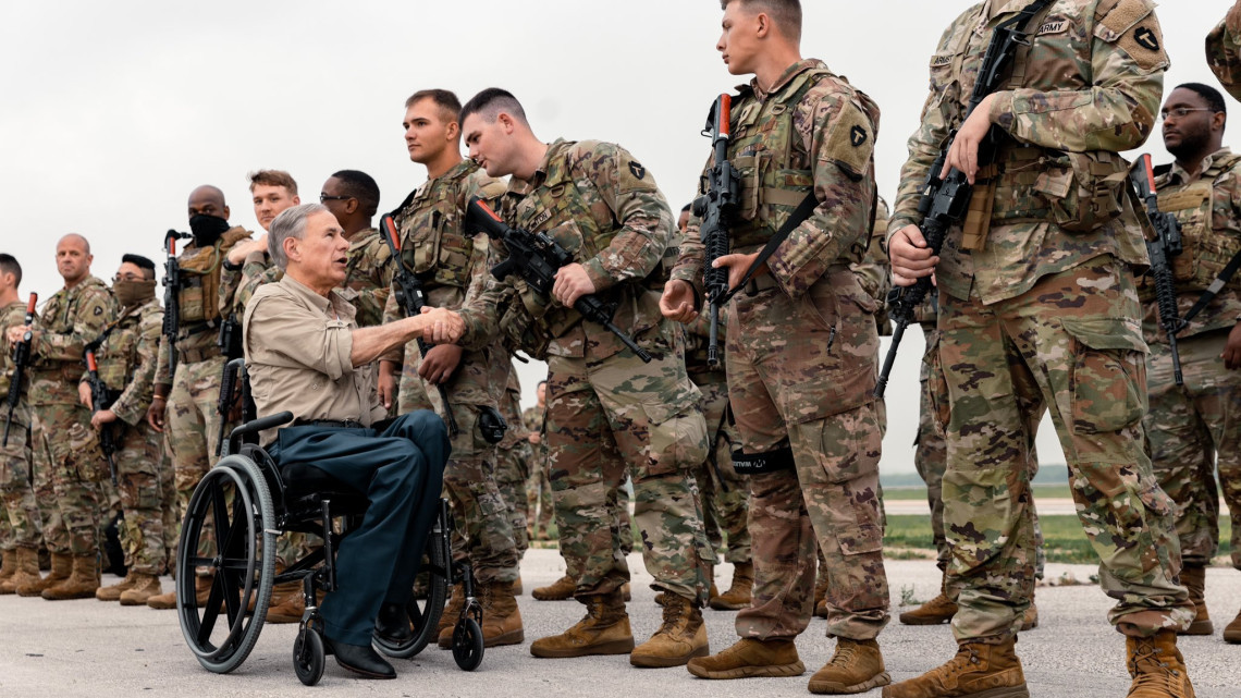 Gobernador de Texas envía helicópteros a frontera con México-EU