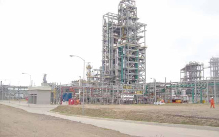 Planean proyecto para realzar la Industria Petroquímica