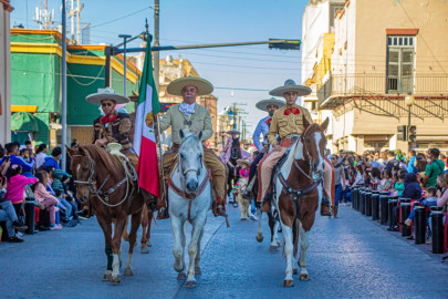 Más de 2 mil alumnos participan en espectacular desfile organizado por el Gobierno de Matamoros
