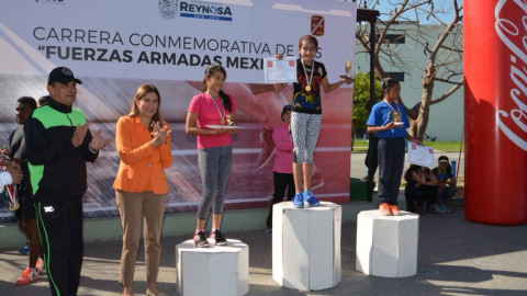 Premia Alcaldesa a ganadores de Carrera Conmemorativa de las Fuerzas Armadas Mexicanas