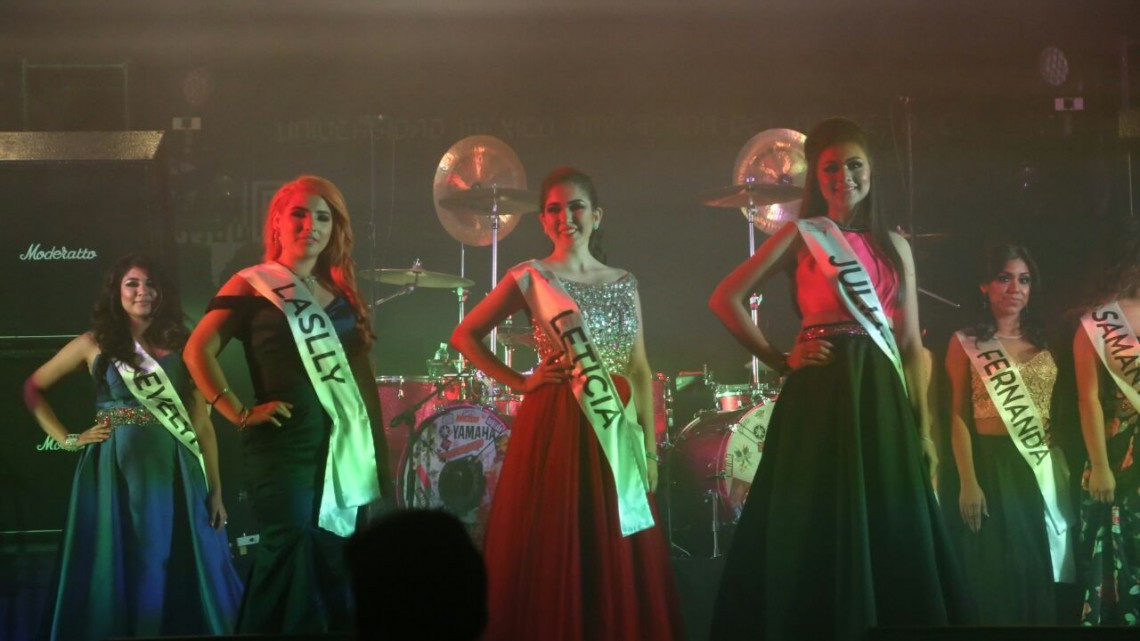 Corona Alcaldesa a Reyna de universitarios