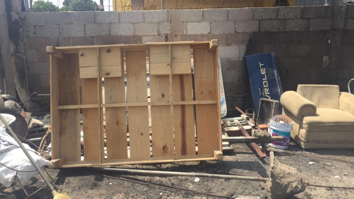 Arriesgó la vida por su padre al sacarlo del fuego