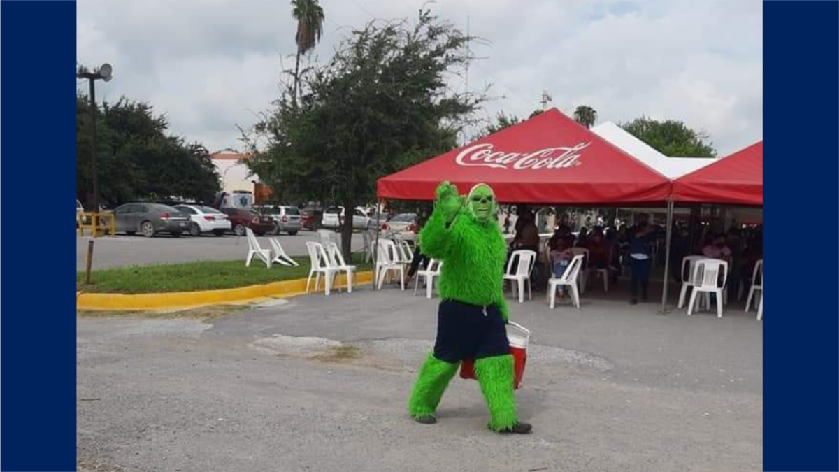 Jornada de 'disfraces' en la vacunación fronteriza 18-39 años