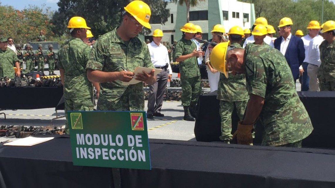 Atestiguan gobernadores de Tamaulipas y Nuevo León destrucción de armas