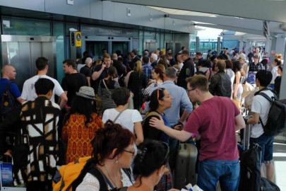 Caos en aeropuertos del mundo por fallas de sistema informático