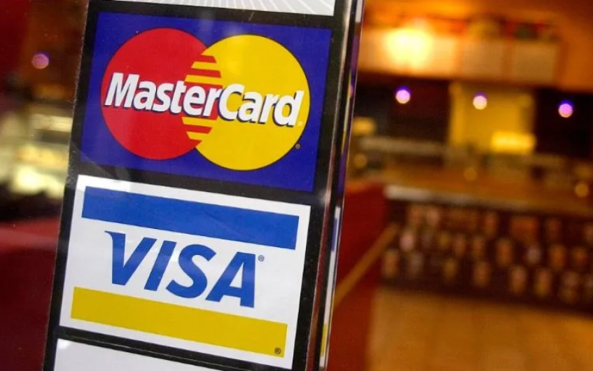 Mastercard y Visa suspenden operaciones en Rusia 