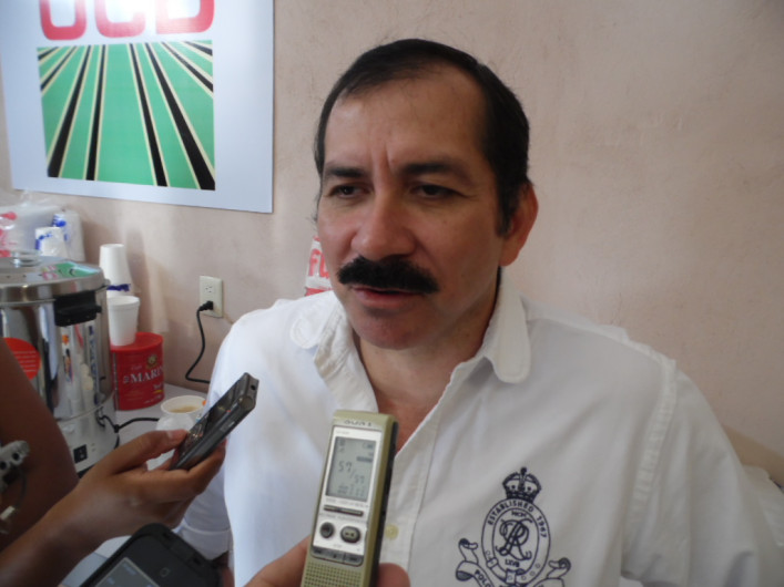 Ángel Almaraz realiza festejo del día de las madres a nombre de Morena