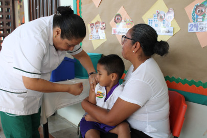 Lleva bienestar social brigada de salud a jardín de niños