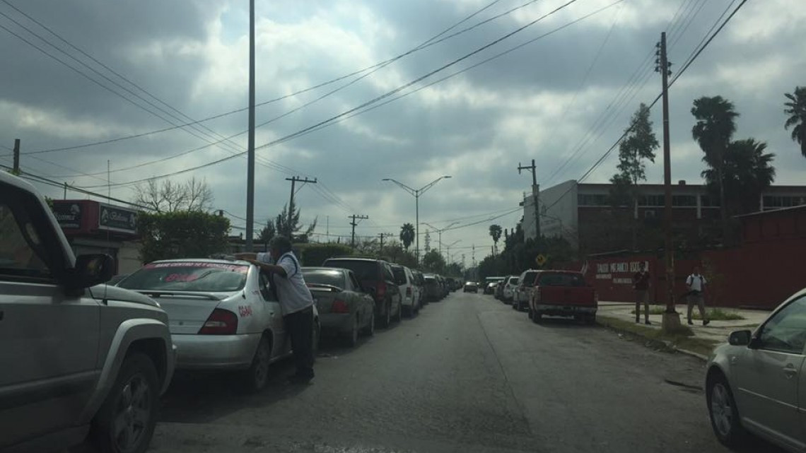Cierre de gasolinas provoca caos en Matamoros 