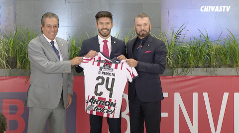 Chivas presenta a Oribe Peralta 