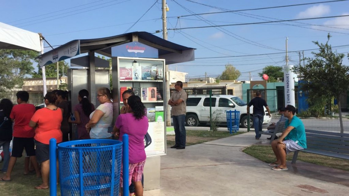 Dotan de paralibros y wifi a parques de barrio