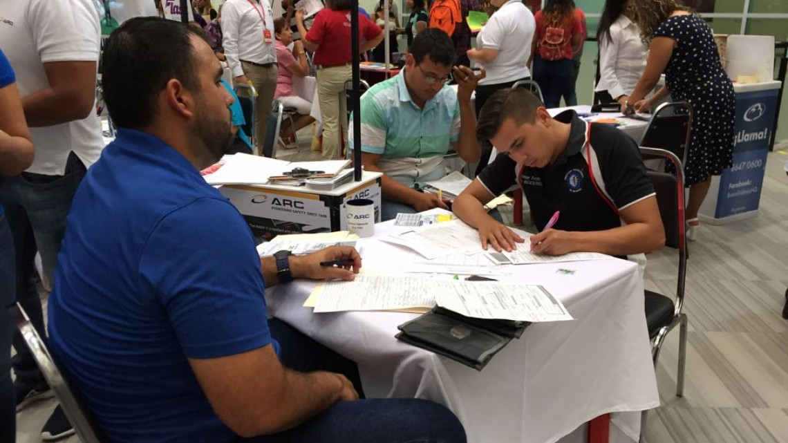 Ofrecen más de 4 mil empleos a jóvenes