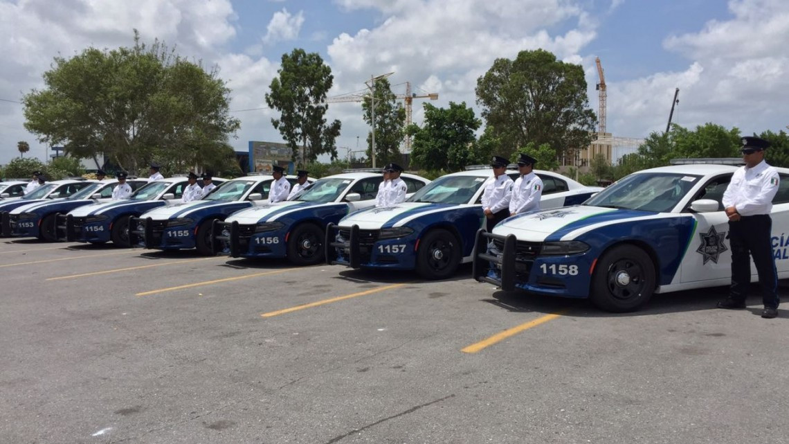 Entrega gobernador 10 patrullas de la Policía de proximidad
