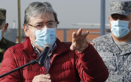 Fallece por Covid-19 el ministro de Defensa de Colombia 