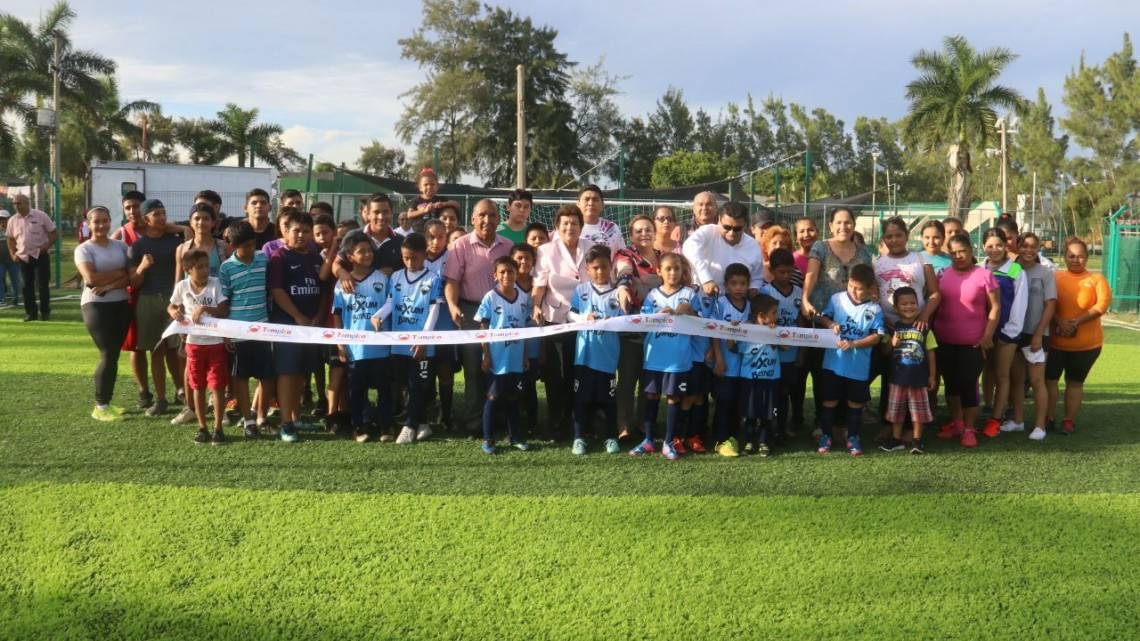 Inaugura Ayuntamiento campo de pasto sintético en la “Borreguera”