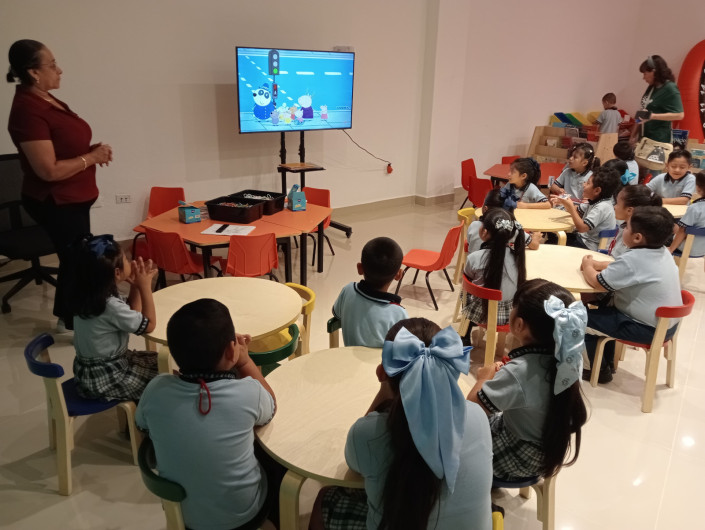 Niños aprenden en la Infoteca a evitar accidentes en la vía pública