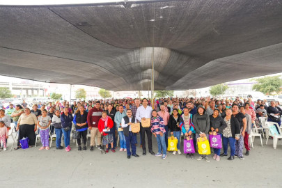 Entregó Alcalde Carlos Peña Ortiz paquetes de alimentos a familias necesitadas