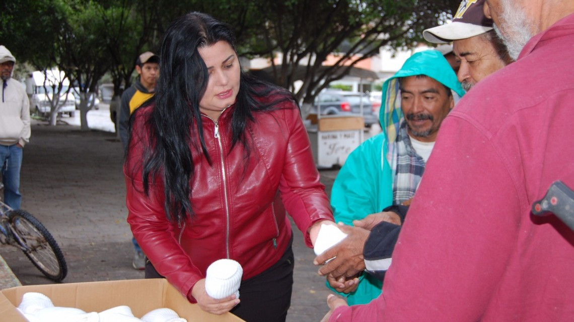 Dona DIF Río Bravo prendas de invierno