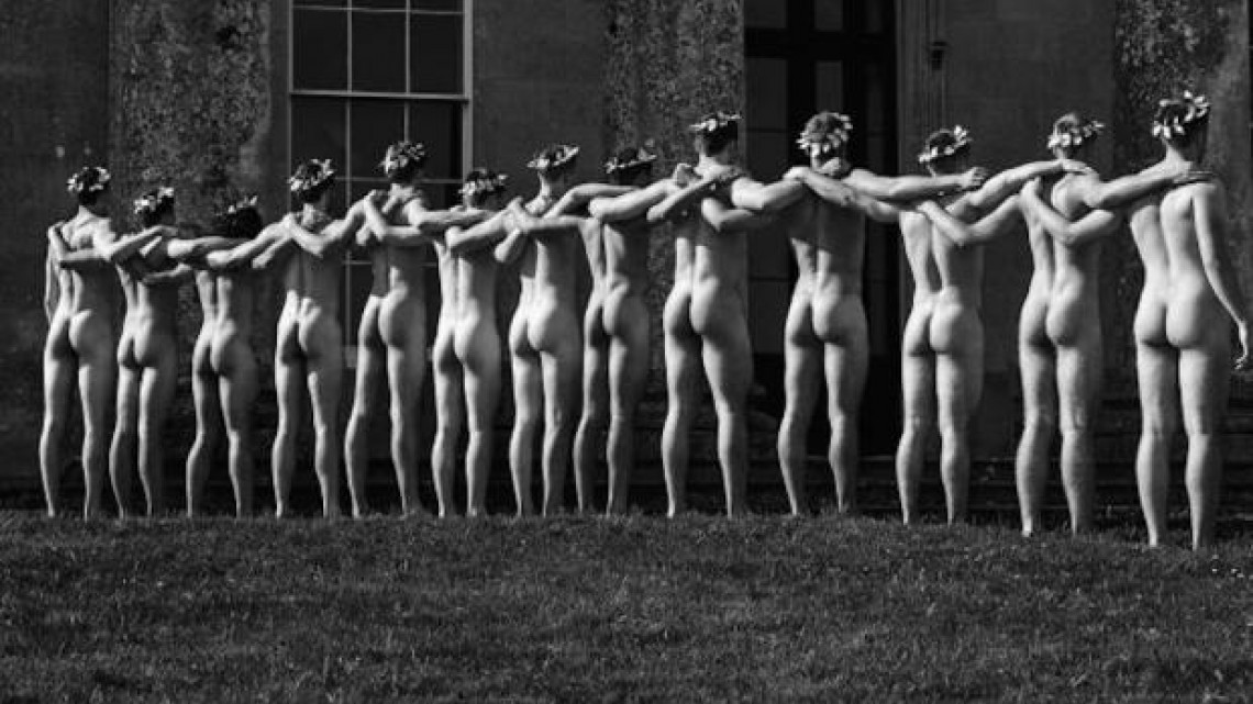 Remeros desnudos para luchar contra la homofobia