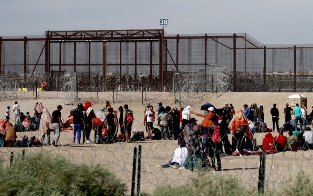 Declaran emergencia por ola de migrantes sin precedentes en Eagle Pass, Texas