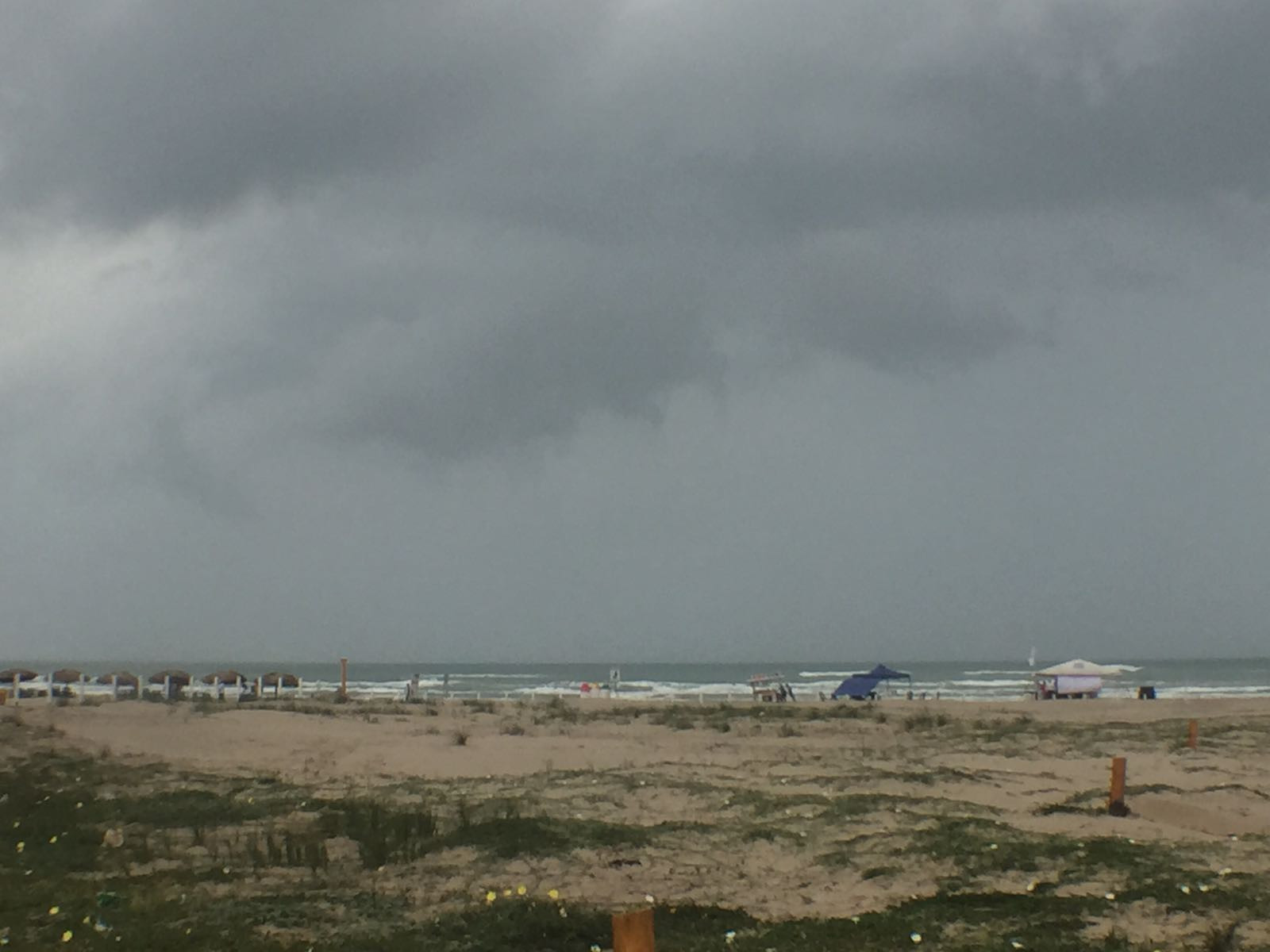 Jueves santo inicia con lluvia en Miramar