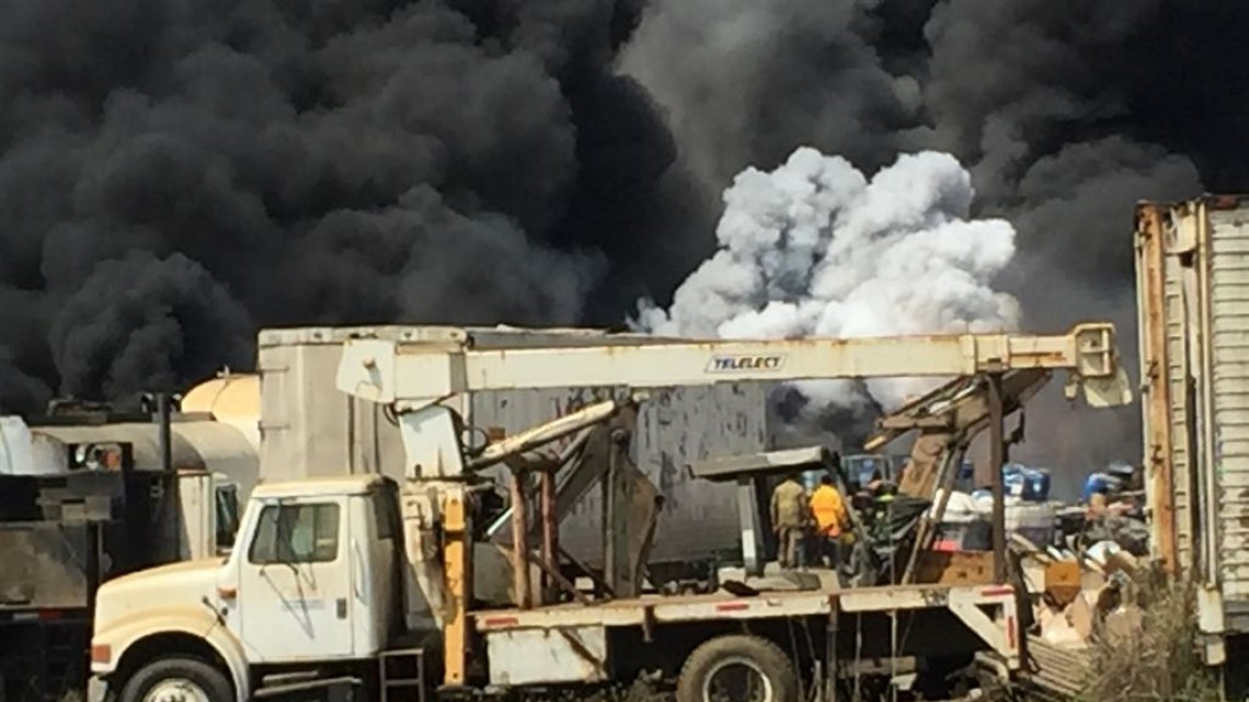 Empresa que almacena sustancias tóxicas se incendia