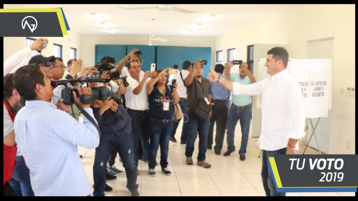 Miguel Ángel Gómez Orta emite su voto