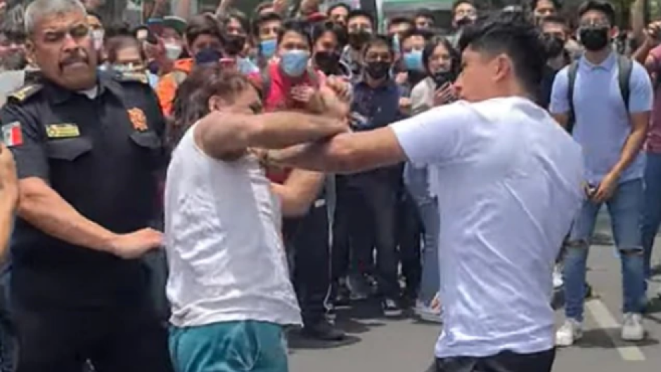 Pelea entre alumno y maestro del IPN se viraliza