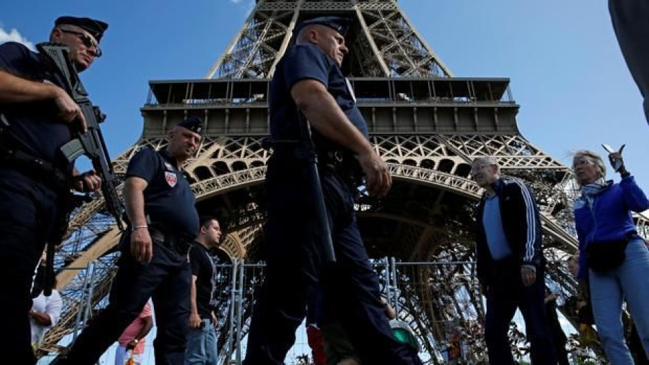 Internado en un psiquiátrico el agresor de la Torre Eiffel