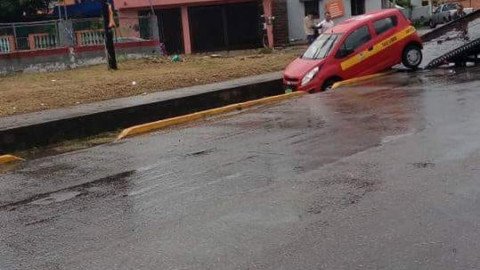 Cae taxi en cabal a cielo abierto frente aeropuerto
