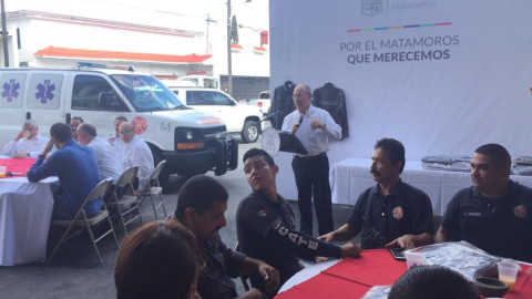 Chuchín convive con bomberos de Matamoros