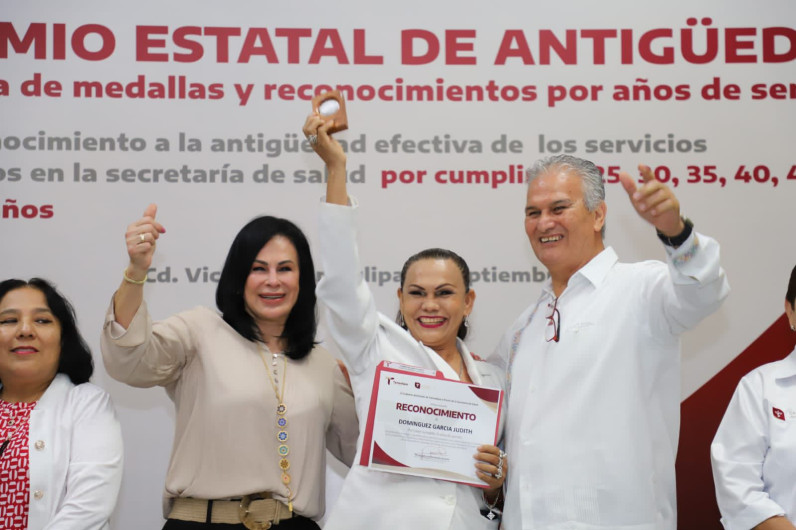 Entregan Premio Estatal de Antigüedad a 220 trabajadores de la salud
