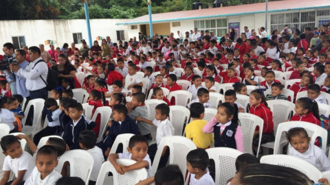 Los Reyes Magos continuan festejando a los niños de Altamira