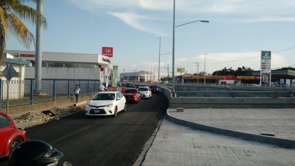 Aperturan carril de sur a norte del paso vehicular inferior San Pedro