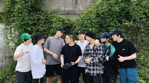 Yixing reaparece con EXO para despedir a Kyungsoo