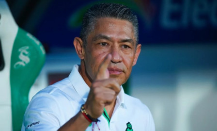 Ignacio Ambriz dejó de ser DT de Santos Laguna