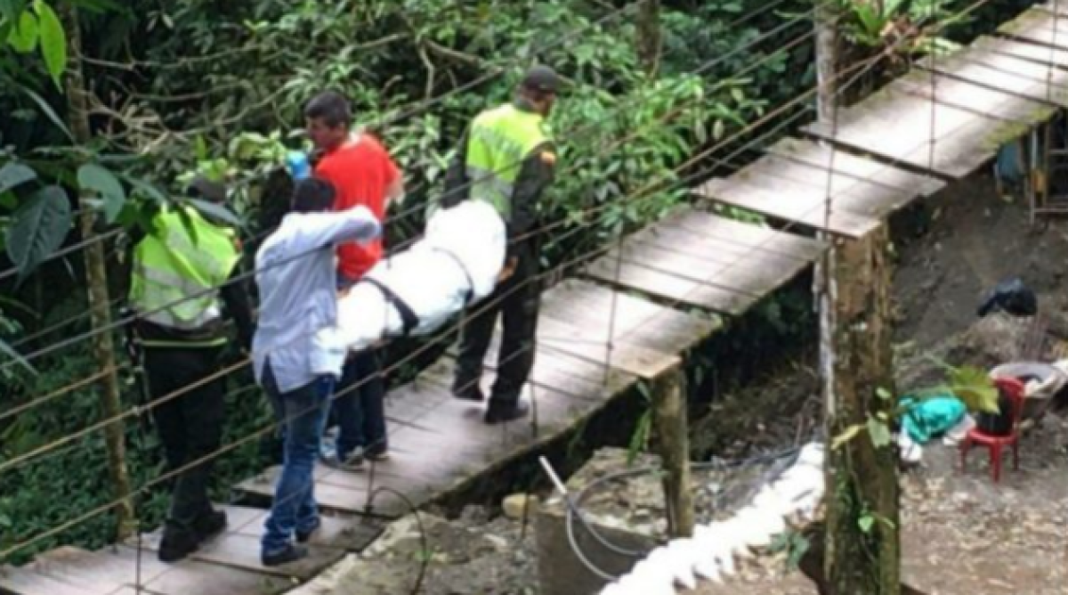 Aumenta a 11 el número de muertos en Colombia tras voltearse puente colgante
