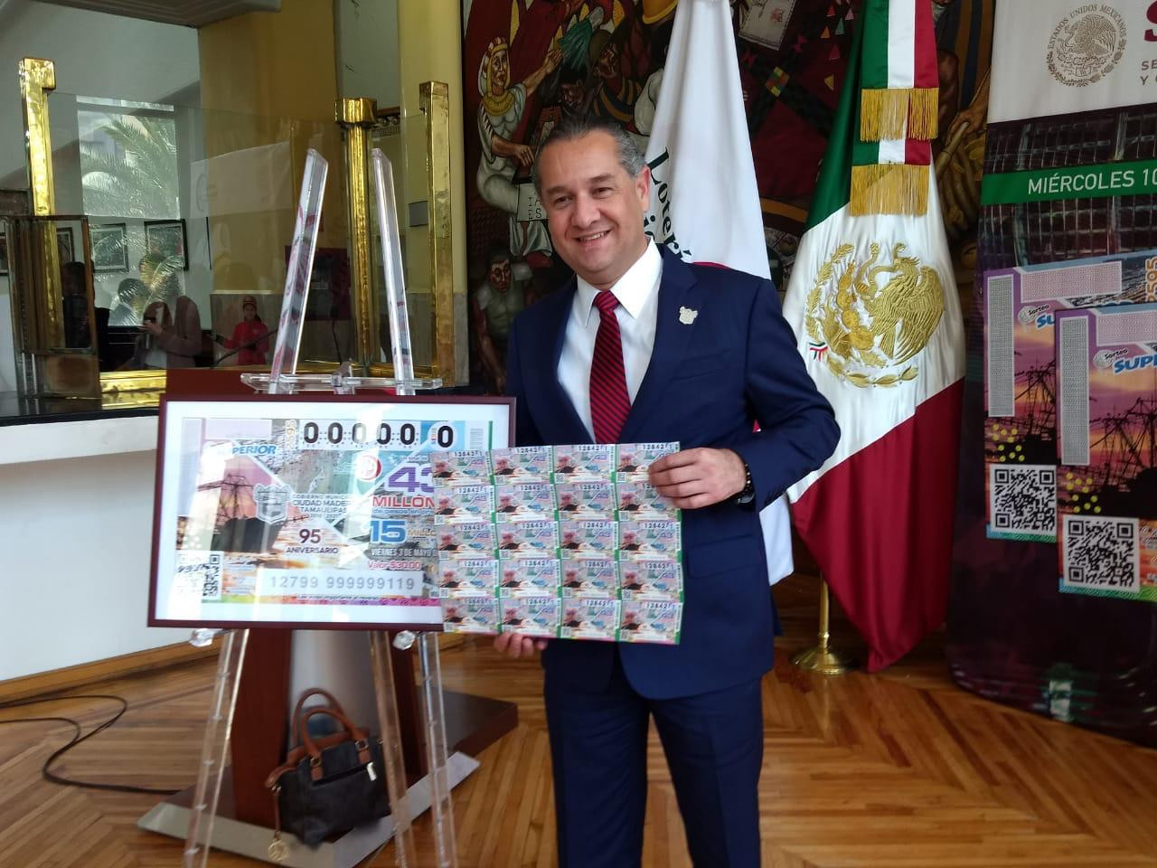 Oseguera ubica a Madero en  plano Nacional; aparece municipio en billete de lotería