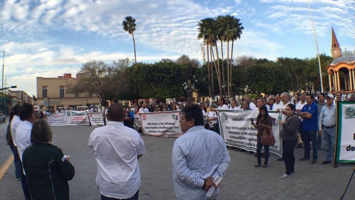 Telefonistas marchan contra el gasolinazo mexicano 