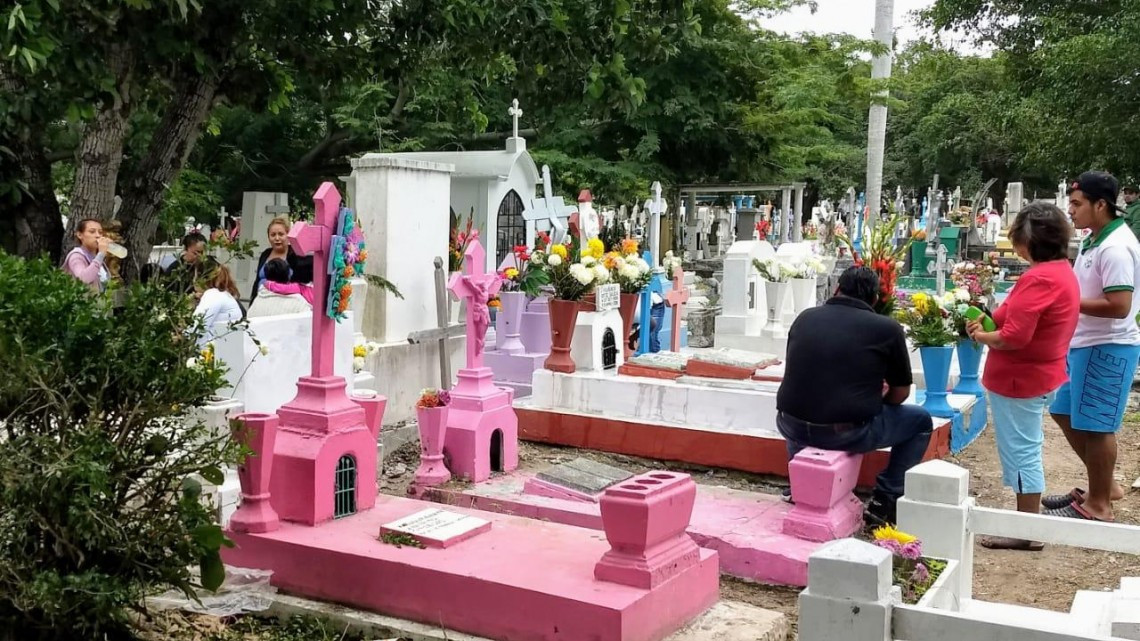 Acuden a los panteones de Tampico 25 mil personas