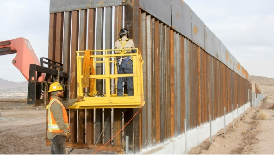 Cemex no participará en construcción de muro fronterizo