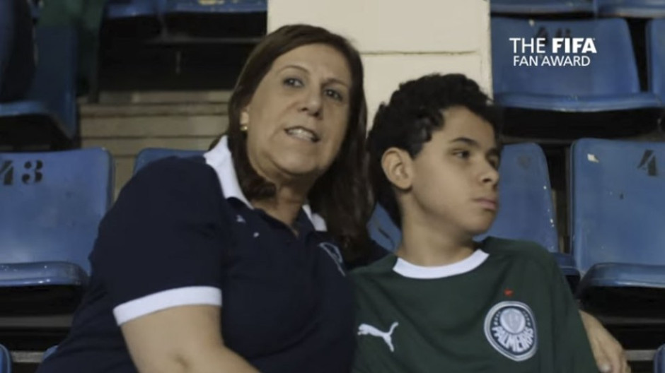 Mujer que narra lo partidos a su hijo invidente es nominada al premio ‘The Best’ de la FIFA