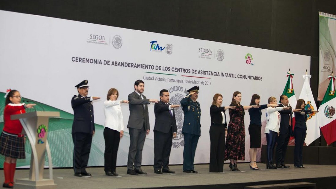 DIF participa en abanderamiento con escoltas de CAIC