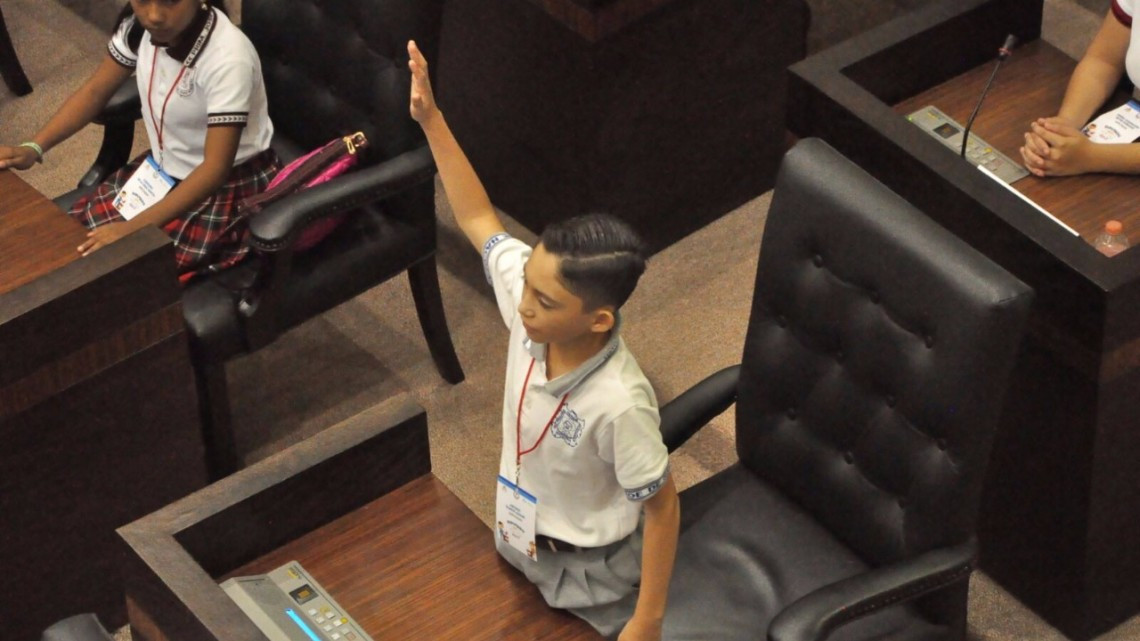 Presentan estudiantes iniciativas en “Diputados por un Día 2017”