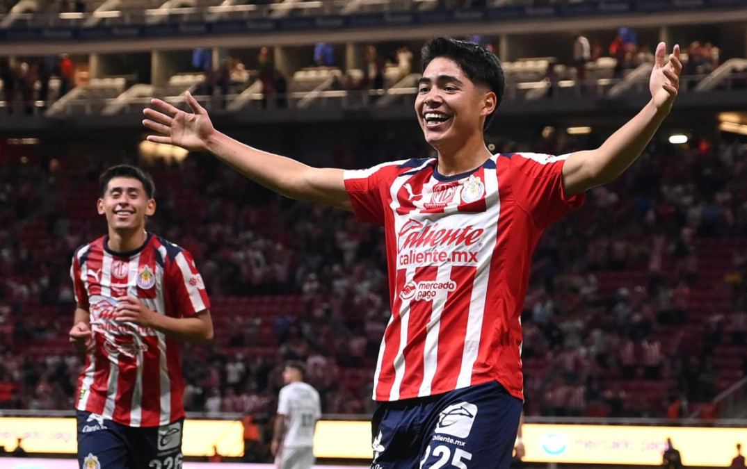 Chivas podría recibir multa por mostrar patrocinio de apuestas en camiseta de menor de edad