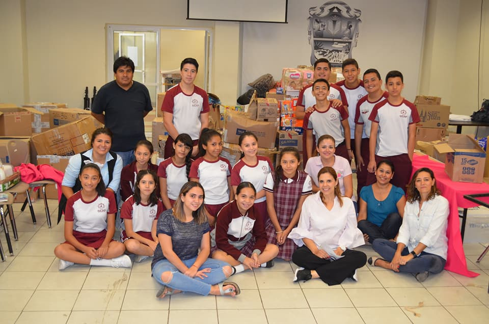 Voluntarios apoyan en centro de acopio de DIF Victoria