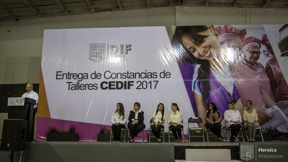 Ayuntamiento felicita a graduados de talleres CEDIF