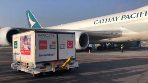 Llega al AICM cargamento con dos millones de vacuna SinoVac