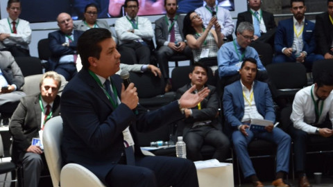 Cabeza de Vaca asiste a Convención Nacional Petrolera 